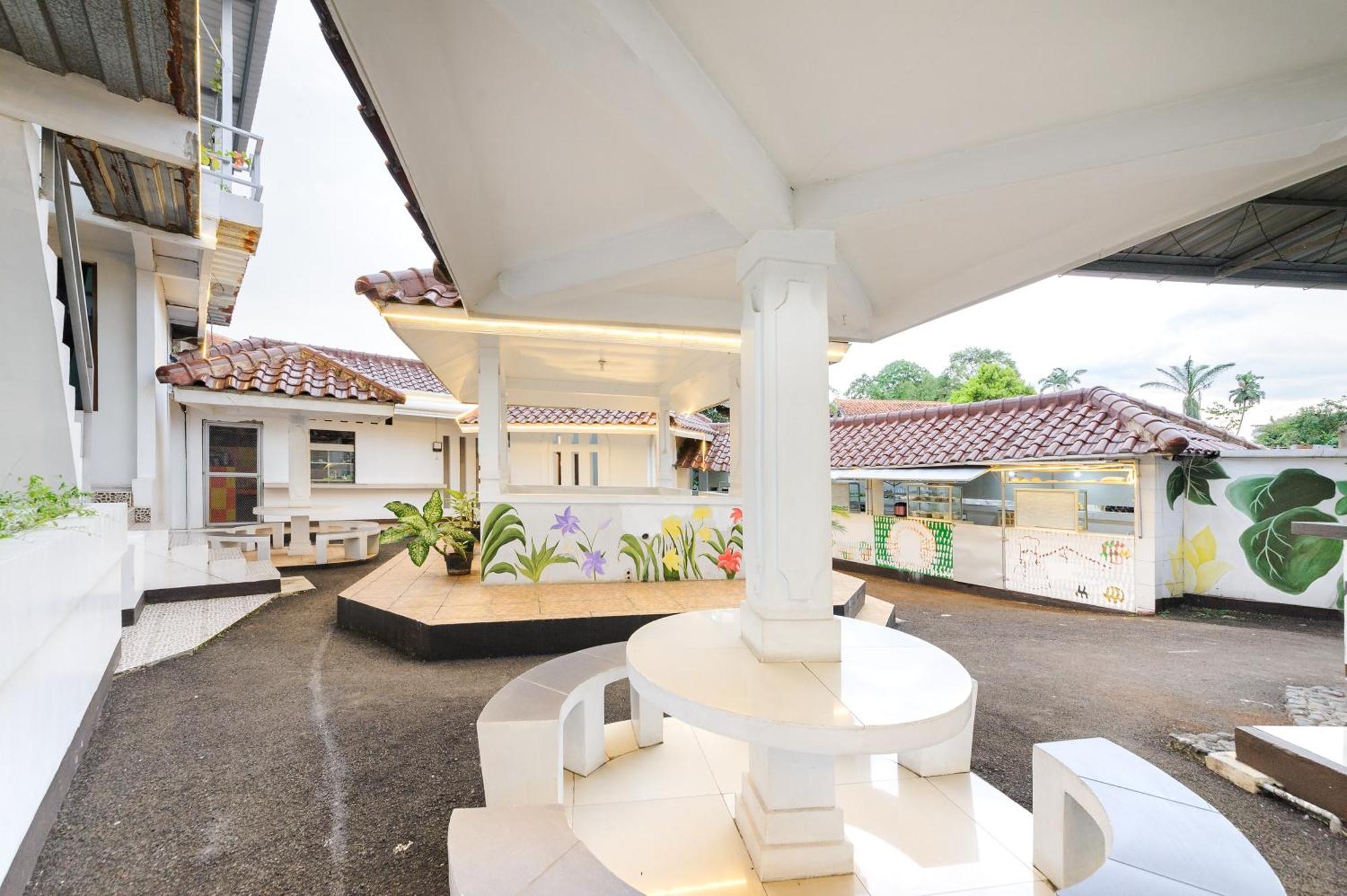 Reddoorz Syariah Near Taman Air Mancur Bogor Hotel Екстериор снимка